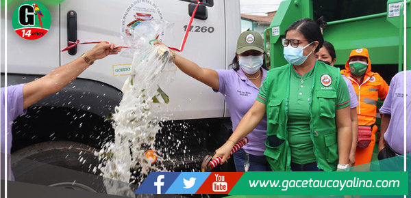 Alcaldesa de Yarinacocha presenta adquisición de compactadores  