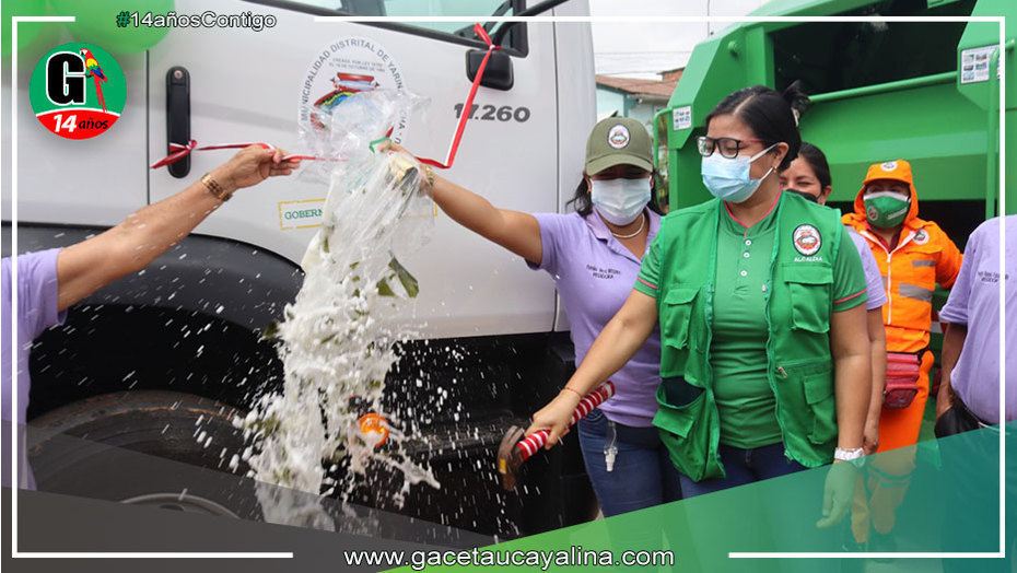 Alcaldesa de Yarinacocha presenta adquisición de compactadores