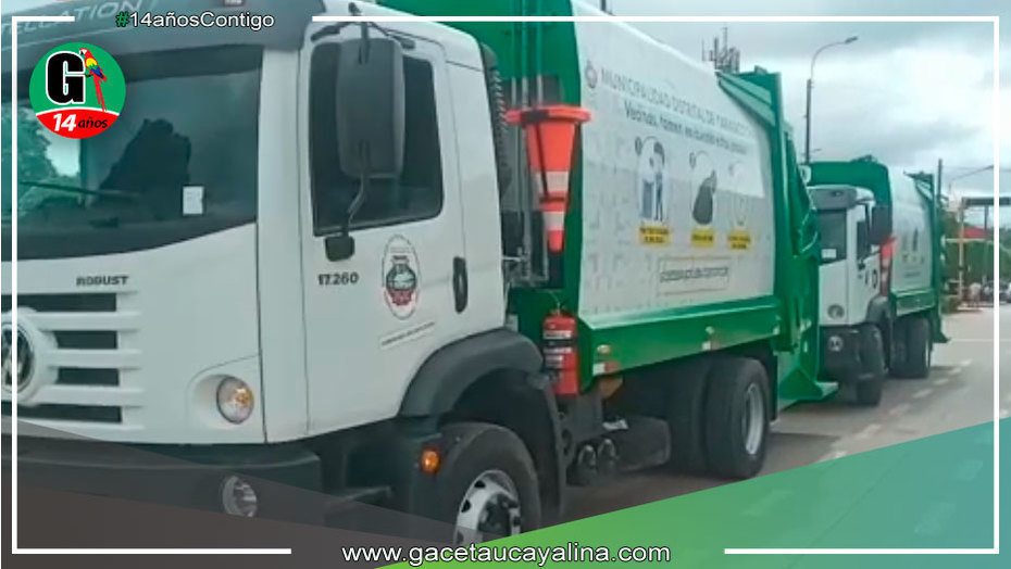 Alcaldesa de Yarinacocha presenta dos camiones compactadores nuevos para ampliar ruta de recojo de basura en el distrito