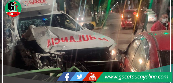 Un médico y una bióloga resultan heridos tras choque de ambulancia y automóvil en el Cusco