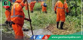 Limpieza de caño natural en I.E.I. 377-B en Yarinacocha