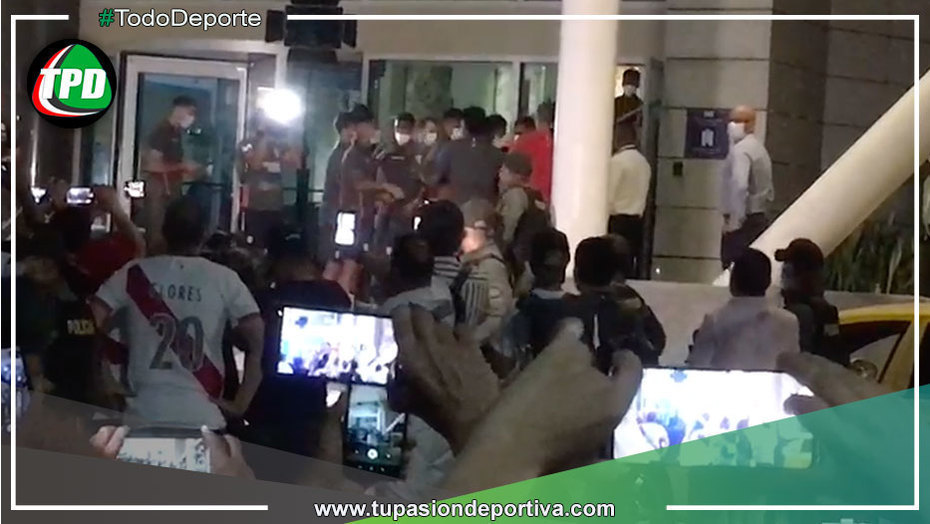 Selección Peruana: Hinchas peruanos realizaron banderazo en Barranquilla