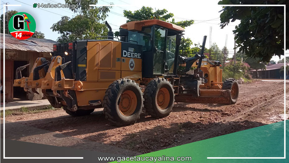 Municipalidad de Yarinacocha realiza mantenimiento de vías cercanas a aeropuerto
