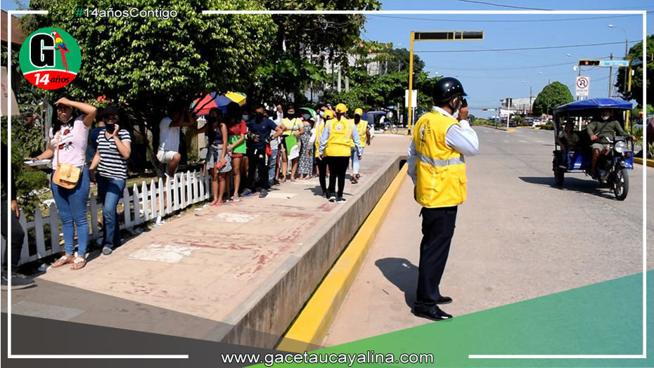 Inspectores municipales apoyan con el ordenamiento vehicular en Yarinacocha
