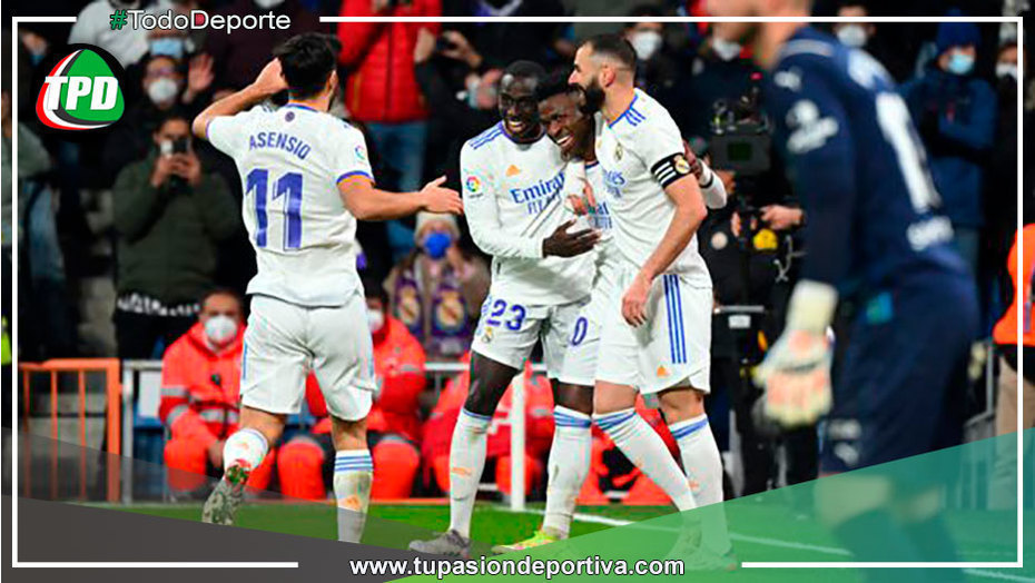 Real Madrid goleó 4-1 al Valencia con dobletes de Benzema y Vinícius
