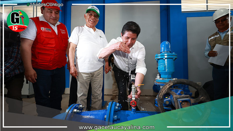 Presidente Castillo inspecciona junto a Ministro de Vivienda obra de agua potable en Manantay