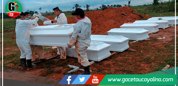 Empezó exhumación y traslado de cadáveres del cementerio temporal en Pucallpa