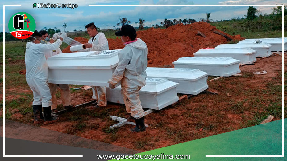 Empezó exhumación y traslado de cadáveres del cementerio temporal en Pucallpa