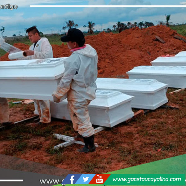 Empezó exhumación y traslado de cadáveres del cementerio temporal en Pucallpa