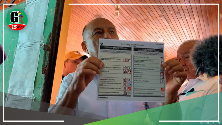 Candidato Edwin Vásquez muestra su disconformidad al momento de ir a votar