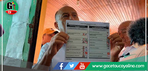 Candidato Edwin Vásquez muestra su disconformidad al momento de ir a votar