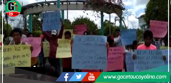 Pobladores de Santa Clara de Uchunya hicieron plantón en juzgado civil de Campo Verde