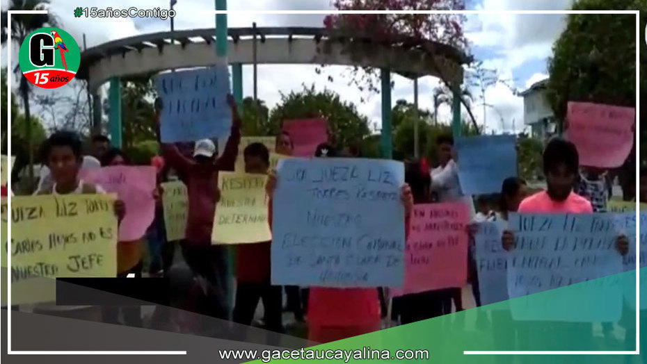 Pobladores de Santa Clara de Uchunya hicieron plantón en juzgado civil de Campo Verde