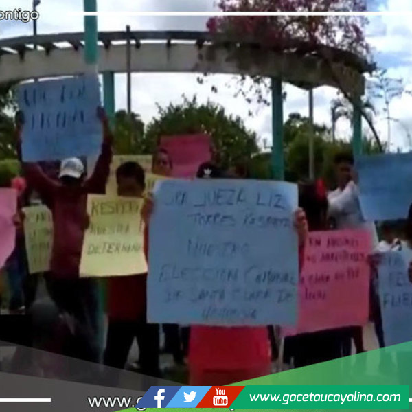 Pobladores de Santa Clara de Uchunya hicieron plantón en juzgado civil de Campo Verde