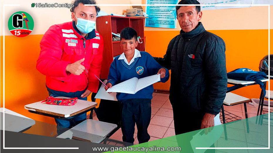 Adolescente con discapacidad auditiva emprende pequeño negocio gracias a la pensión del Programa Contigo