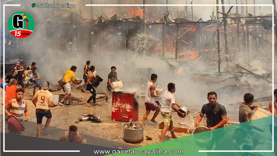 Dantesco incendio en Iquitos consume al menos 20 viviendas