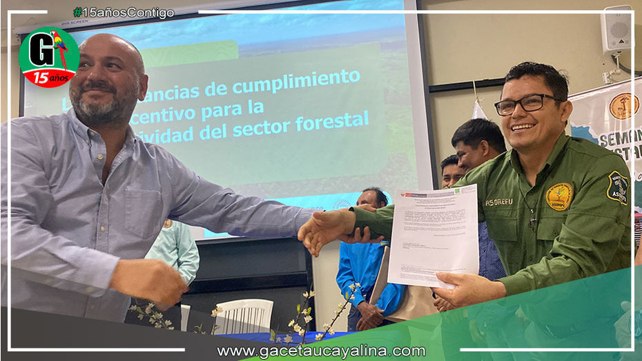 El OSINFOR entrega constancias a titulares en Ucayali para promover el buen manejo forestal y contribuir a la legalidad