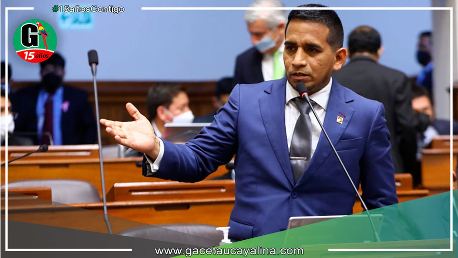 Congresista Elvis Vergara se mostró a favor de incrementar sueldo a trabajadores CAS
