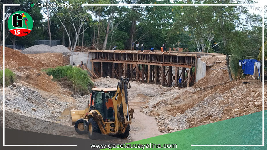 Puente de concreto con cerca 2 millones de soles sin salida ni entrada