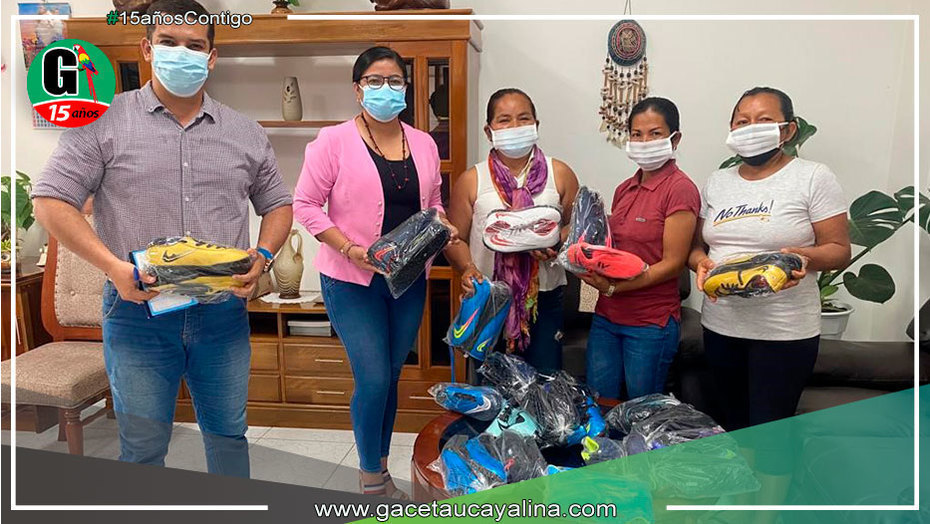 Alcaldesa Bertha Barbarán dona zapatillas a equipo de Fútbol de C.N. San Francisco