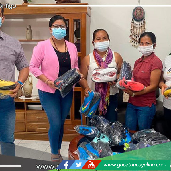 Alcaldesa Bertha Barbarán dona zapatillas a equipo de Fútbol de C.N. San Francisco