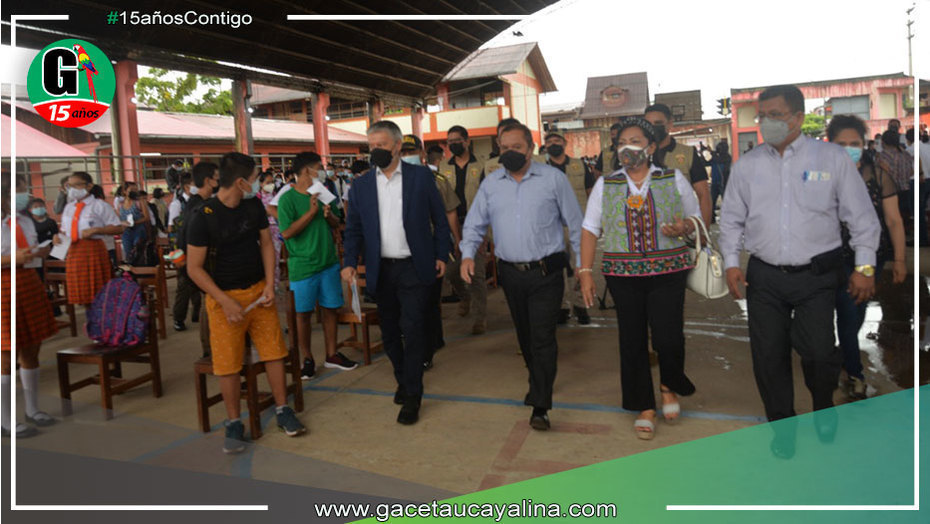 Gobernador de Ucayali y ministro del MEF participaron en inicio del Año Escolar en Manantay