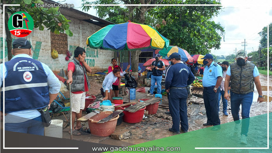 Municipalidad de Yarinacocha desaloja a vendedores de pescado que invadían vía pública