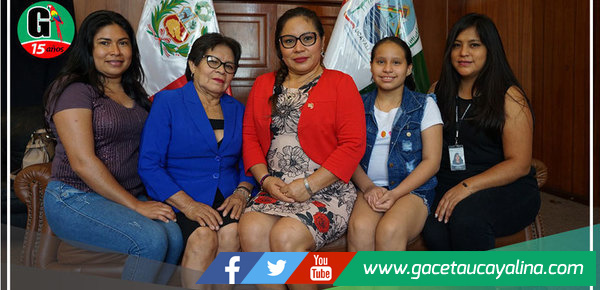 Congresista Francis Paredes saluda a las mujeres en su día