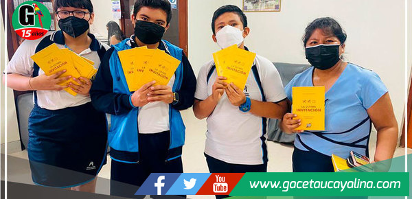 Trabajadores de la MDY reciben libro de iglesia adventista