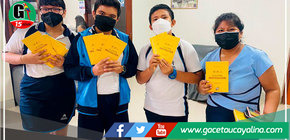 Trabajadores de la MDY reciben libro de iglesia adventista