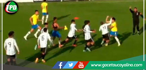 Aparatoso enfrentamiento entre futbolistas de la selección Sub-17 de Argentina y Brasil 
