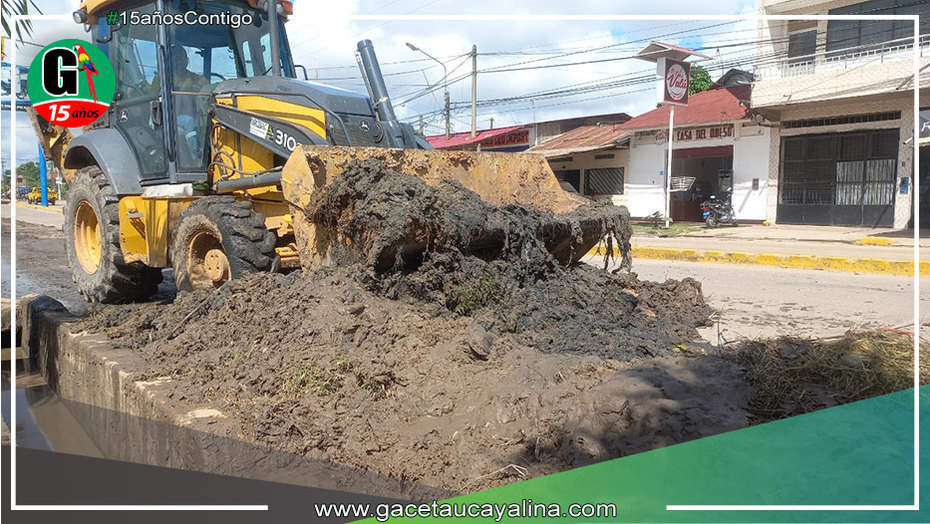 Limpieza de cunetas en Yarinacocha