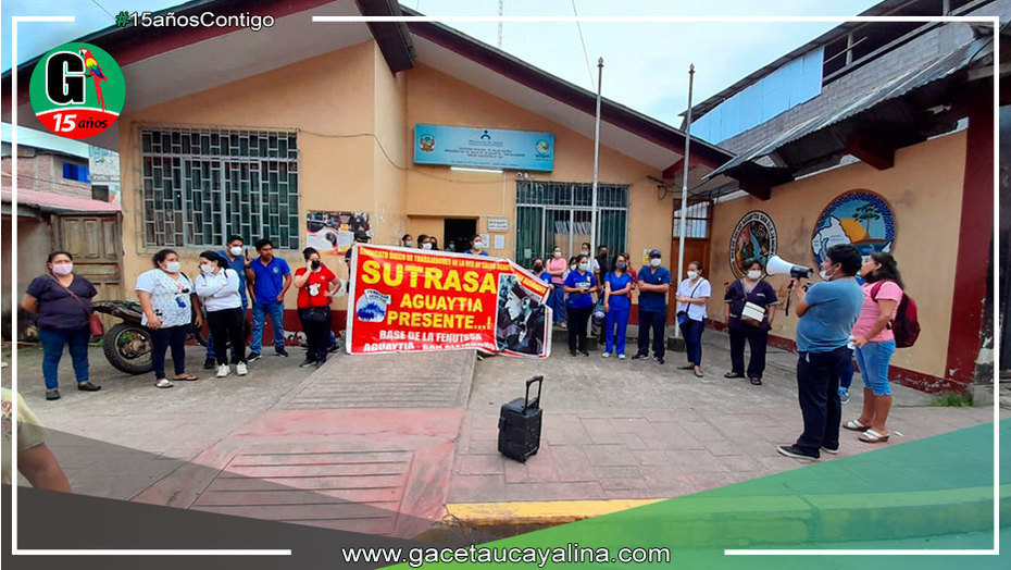 Realizan plantón exigiendo destitucion de la directora de la red de salud de Padre Abad
