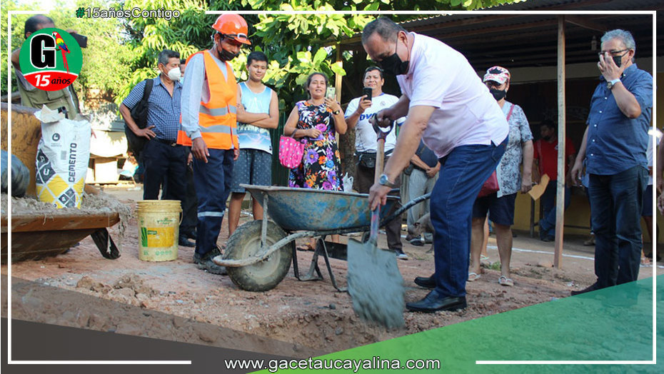Colocan primera piedra de pavimentación de calles en el Barrio “El Trébol”