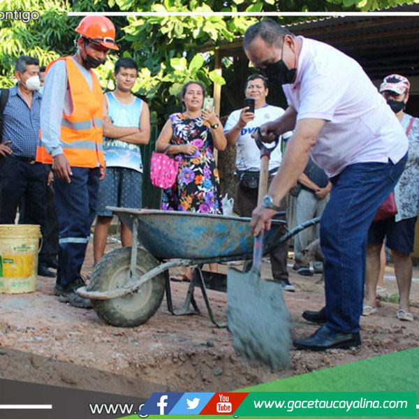 Colocan primera piedra de pavimentación de calles en el Barrio “El Trébol”