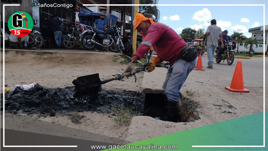 Realizan limpieza de cunetas en Av. Arborización