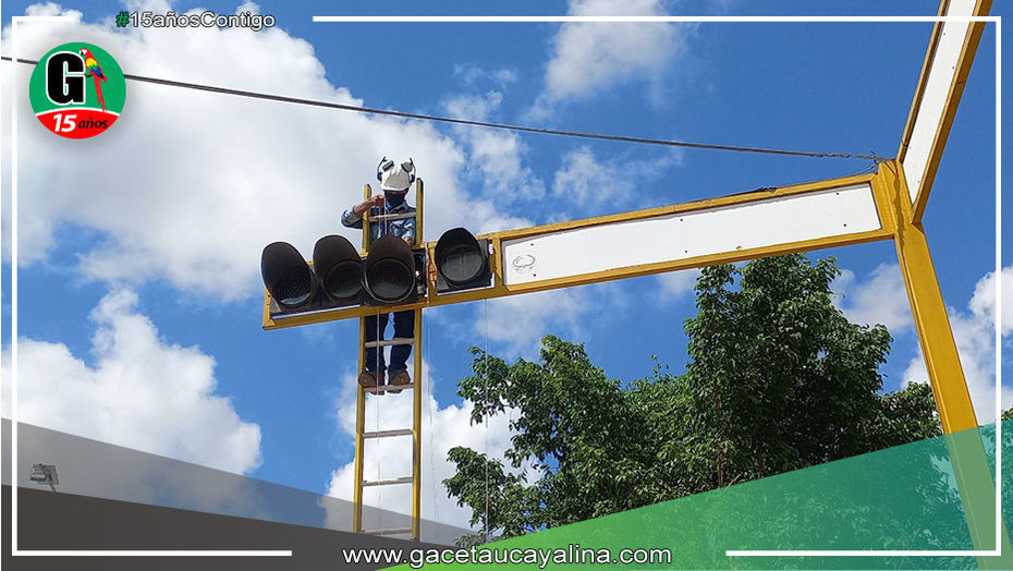 Realizan cambio de ópticos de semáforos en Yarinacocha