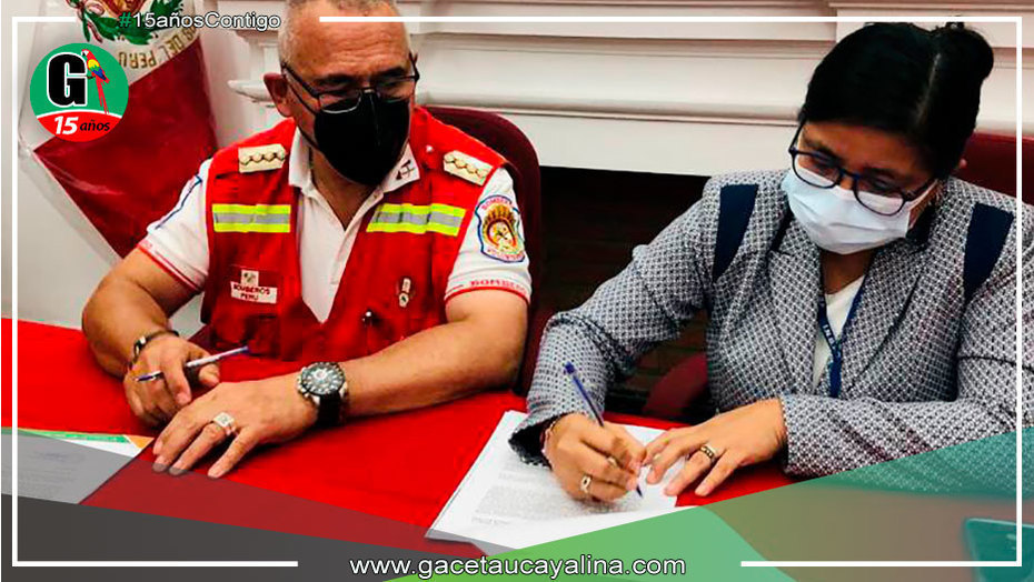 Alcaldesa de Yarinacocha presenta formalmente Convenio en la Intendencia Nacional de Bomberos