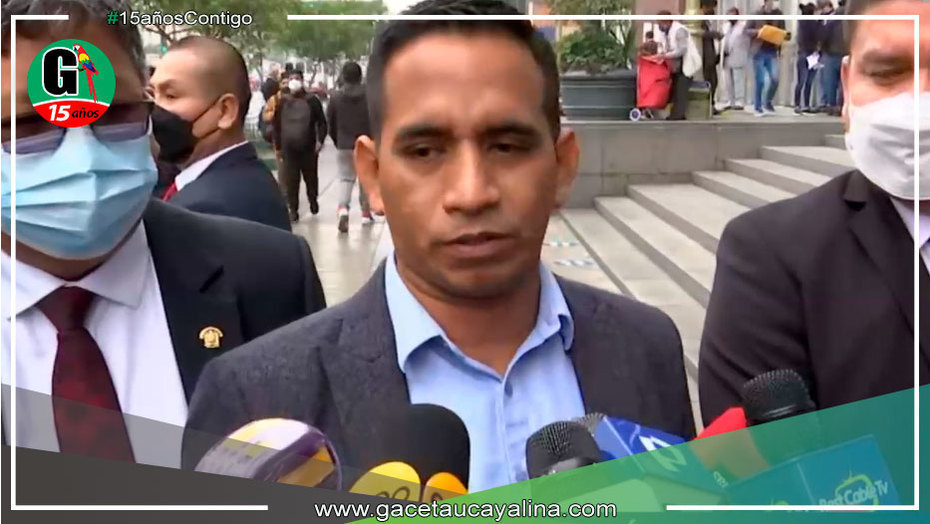 Congresista Elvis Vergara entregó su pasaporte en el Ministerio Público esta mañana