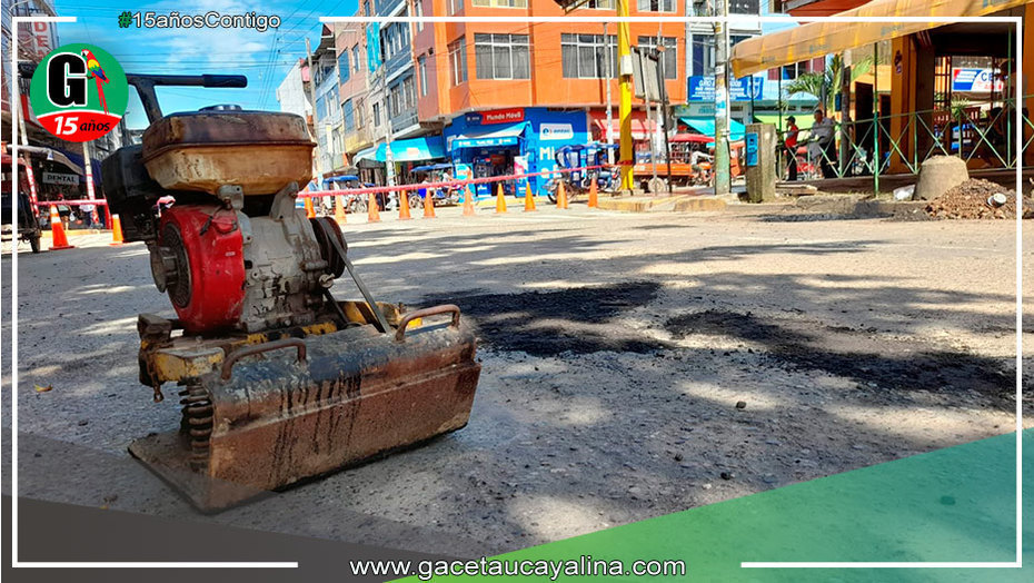 Realizan mantenimiento de calles deterioradas en casco urbano de Pucallpa