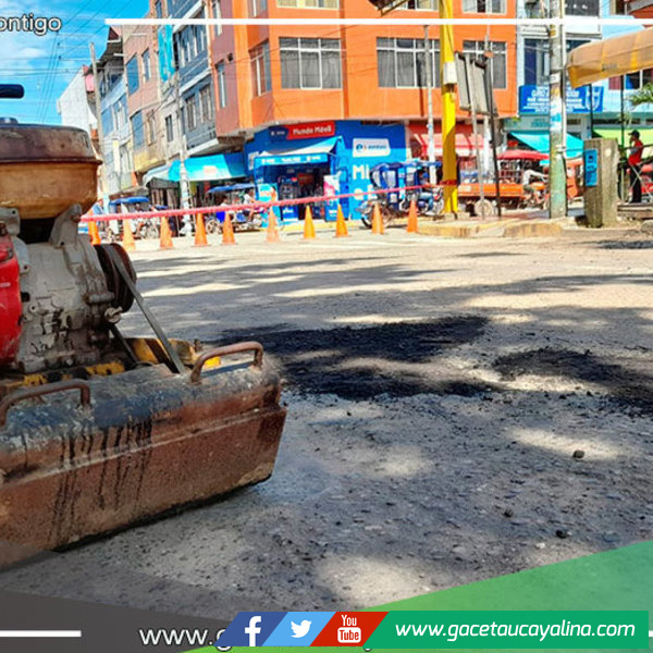 Realizan mantenimiento de calles deterioradas en casco urbano de Pucallpa 
