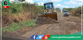 Municipio realiza mantenimiento de vía principal del C.P.  San Juan de Yarinacocha 