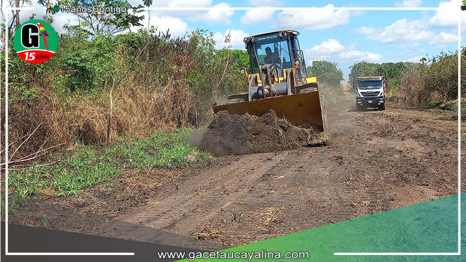 Municipio realiza mantenimiento de vía principal del C.P. San Juan de Yarinacocha