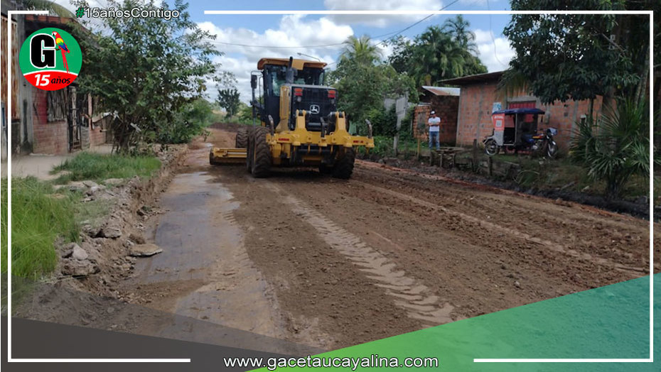 Se realiza mantenimiento en vía principal de A.H. Señor de los Milagros en Yarinacocha