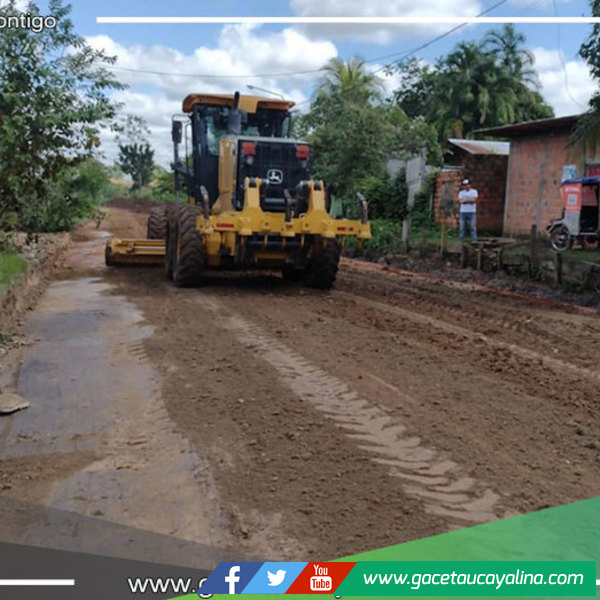 Se realiza mantenimiento en vía principal de A.H. Señor de los Milagros en Yarinacocha