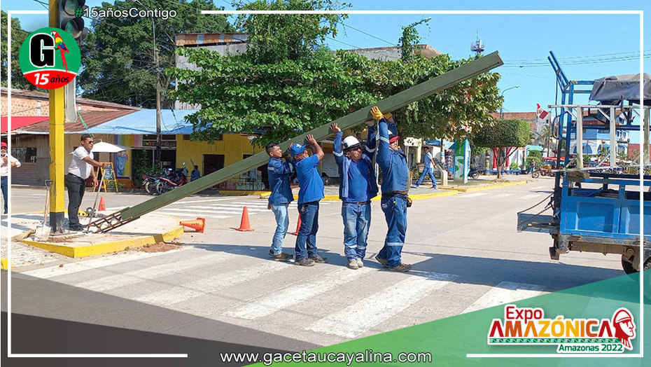 Continúan los cambios de estructuras metálicas de los semáforos en el distrito de Yarinacocha