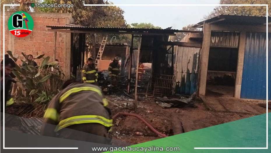 Incendio destruyó dos casas en Yarinacocha