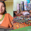 Joven ucayalina con artritis juvenil emprende en la artesanía amazónica peruana