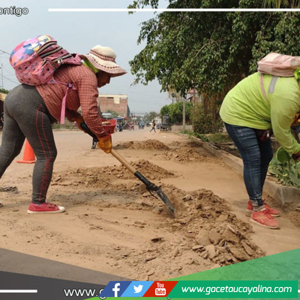 Trabajadores de limpieza pública realizan esforzada labor en Yarinacocha