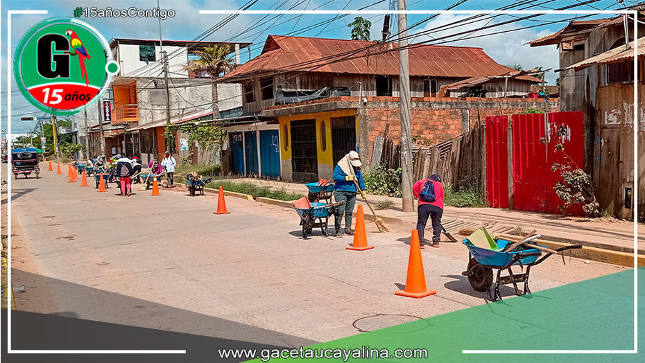 Municipio de Manantay realiza desarenado y limpieza de principales calles del distrito